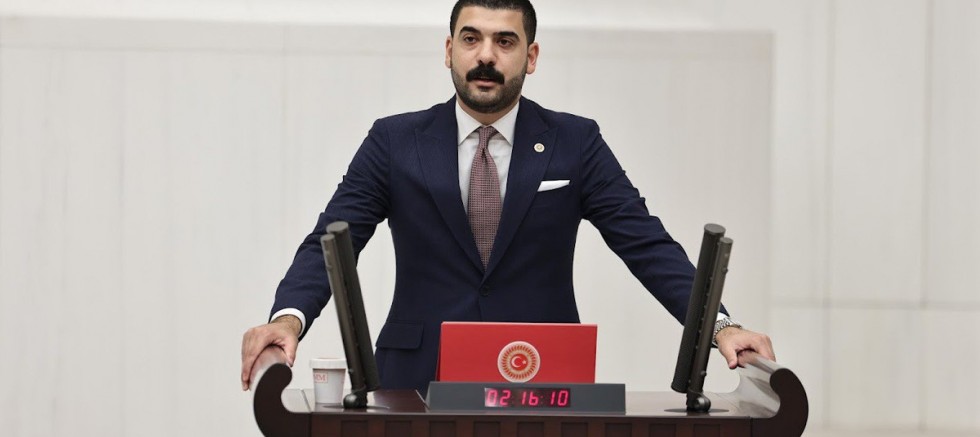 CHP’li Ali Gökçek’ten Bant Daraltması Tepkisi: “Vatandaşın Gerçek Bilgiye Ulaşmasından Neden Korkuyorsunuz?”