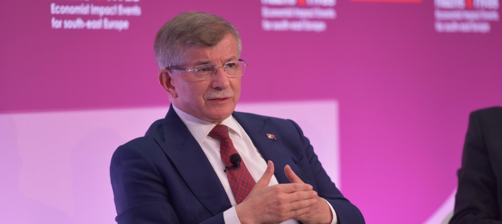 Davutoğlu, Economist Impact Zirvesi İçin Atina’da “Gazze, İsrailliler ile Filistinliler arasında bir sorun değil; insani bir krizdir!”