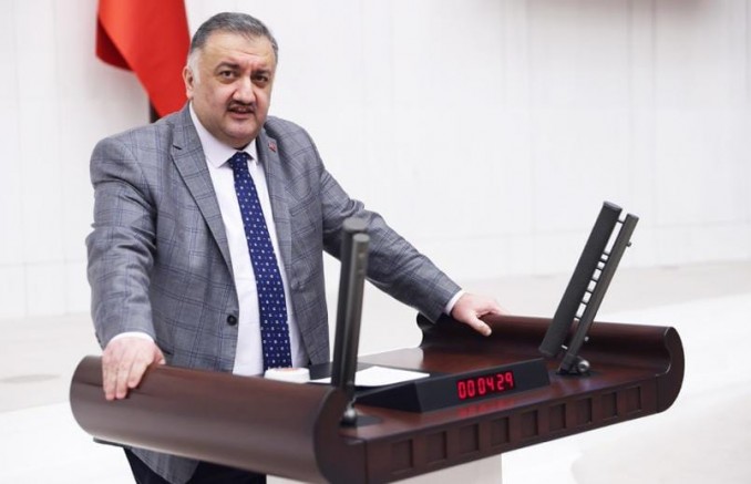 DEVA Partili Karal’dan yurt dışı çıkış harcı tepkisi: 2007’de 15 liraya sabitlenen harç, yüzde 6500 artışla 1.000 liraya çıktı