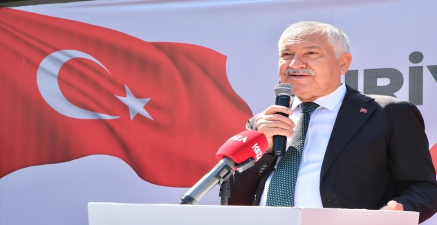 Büyükşehir Belediyesi;  Kızılay aracılığıyla Suriye’ye 3 tır insani yardım malzemesi gönderdi.