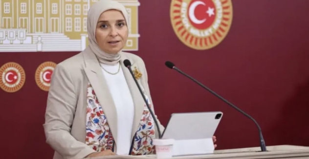 Elif Esen, öldürülen genç Hakan Çakır'ın ailesini ziyaret etti: “Çeteleşmiş ailelerin suça bulaşan çocukları için komisyon kurulmalı”