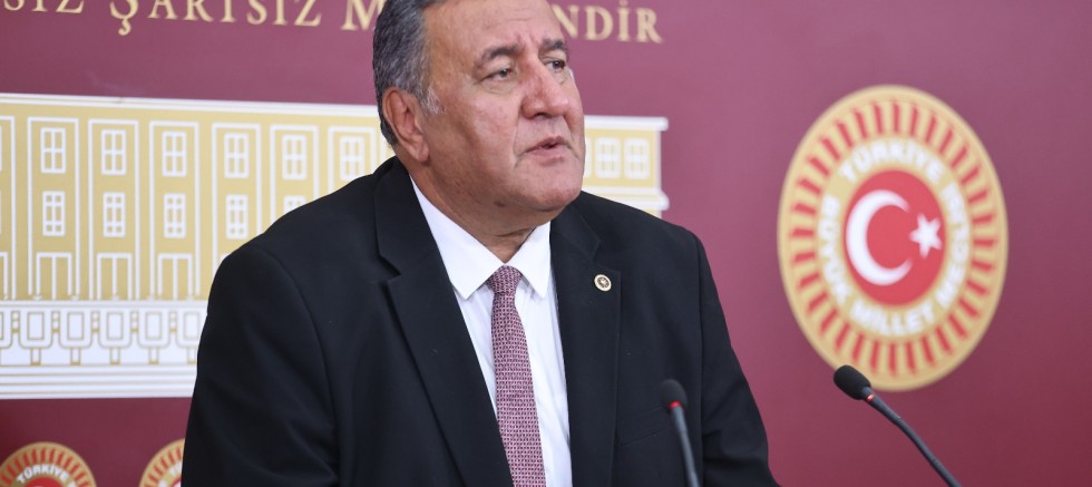 Gürer: “Muhalif kanallar susturuluyor, halkın doğru habere erişimi engelleniyor”