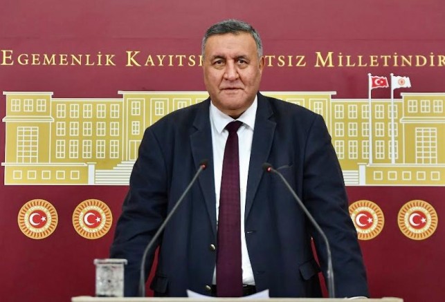 GÜRER: “VERGİDE ADALET SAĞLANMALI”     CHP’li Gürer, vergi düzenlemeleri ve sosyal adaletsizlikleri TBMM’de gündeme taşıdı