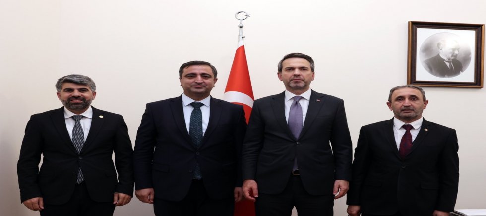 HÜDA PAR milletvekilleri Enerji Bakanı Bayraktar'ı ziyaret etti