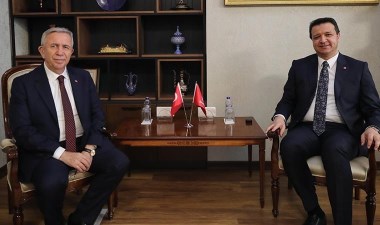 Mansur Yavaş, Saadet Partisi Genel Başkanı Mahmut Arıkan'ı ziyaret etti
