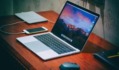 Apple, MacBook'lardaki o özelliğin nasıl kapatılacağını açıkladı