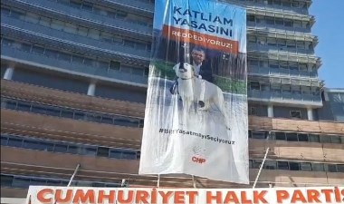 CHP Genel Merkezi'nde 'Katliam yasasını reddediyoruz' pankartı - Son Dakika Siyaset Haberleri | Cumhuriyet