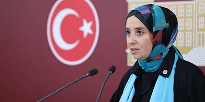 Elif Esen:  “Karanlıkta kalan kadınlar için ışık olmak zorundayız
