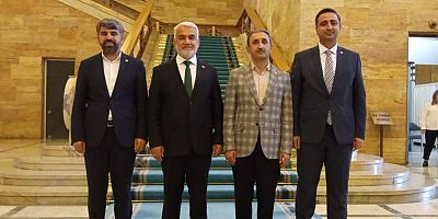 HÜDA PAR’dan Cuma namazı saatinde çalışanların izinli sayılması hakkında kanun teklifi
