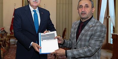 HÜDA PAR Milletvekili Demir DEDAŞ’ın uygulamalarına karşı toplanan imzaları Meclis Başkanı Kurtulmuş’a sundu