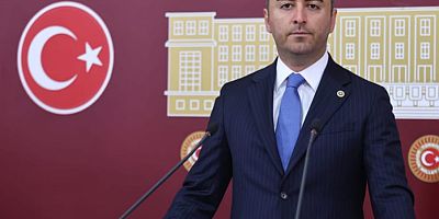 İktidarın eğitim politikalarını eleştiren DEVA Partili Avşar; “Yaklaşık 90 bin ücretli öğretmenin sistemde adı dahi yok.”