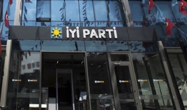 İYİ Parti'de istifa... Yenikent Belediye Başkanı ile meclis üyelerinden ayrılık kararı!