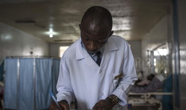 Nijerya'da doktorlar 3 günlük greve gitti