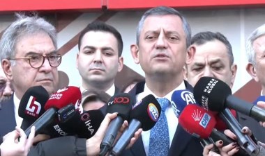 Özgür Özel ve Mansur Yavaş'tan, Zafer Partisi Genel Merkezi'ne dayanışma ziyareti: 'AKP'li olmayan herkes hedeftedir'