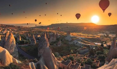 Zelve Ören Yeri’nin girişindeki, peribacalarının önüne yapılan dükkânlar tepkilere neden oldu: Kapadokya’nın bitmeyen sınavı