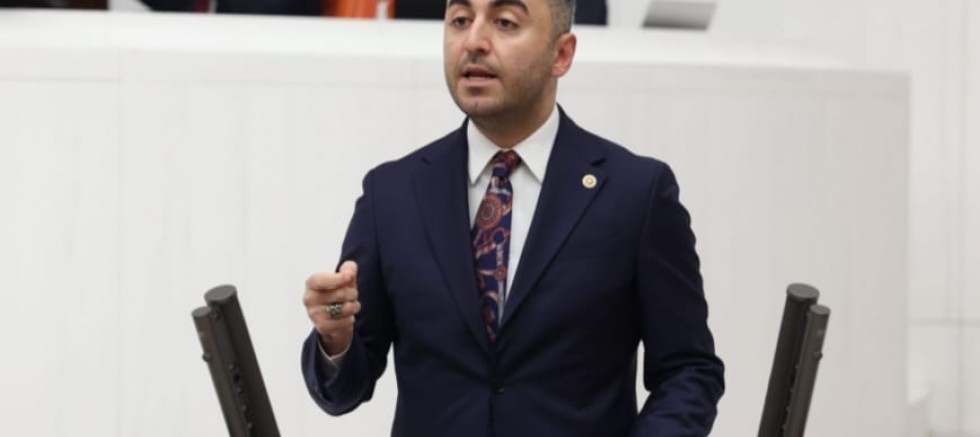 Toplumda yaşanan barınma krizine dikkat çeken Tekirdağ Milletvekili Cem Avşar; “Toplumun huzurunu kaçıran kiracı-ev sahibi kavgaları için ne yapıyorsunuz?”