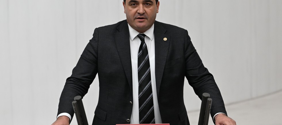 “YERLİ VE MİLLİYİZ’ DEYİP OYUN ÇEVİRİYORLAR"